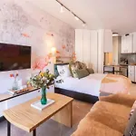 Elegant Studio By The Sea