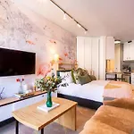 Elegant Studio By The Sea