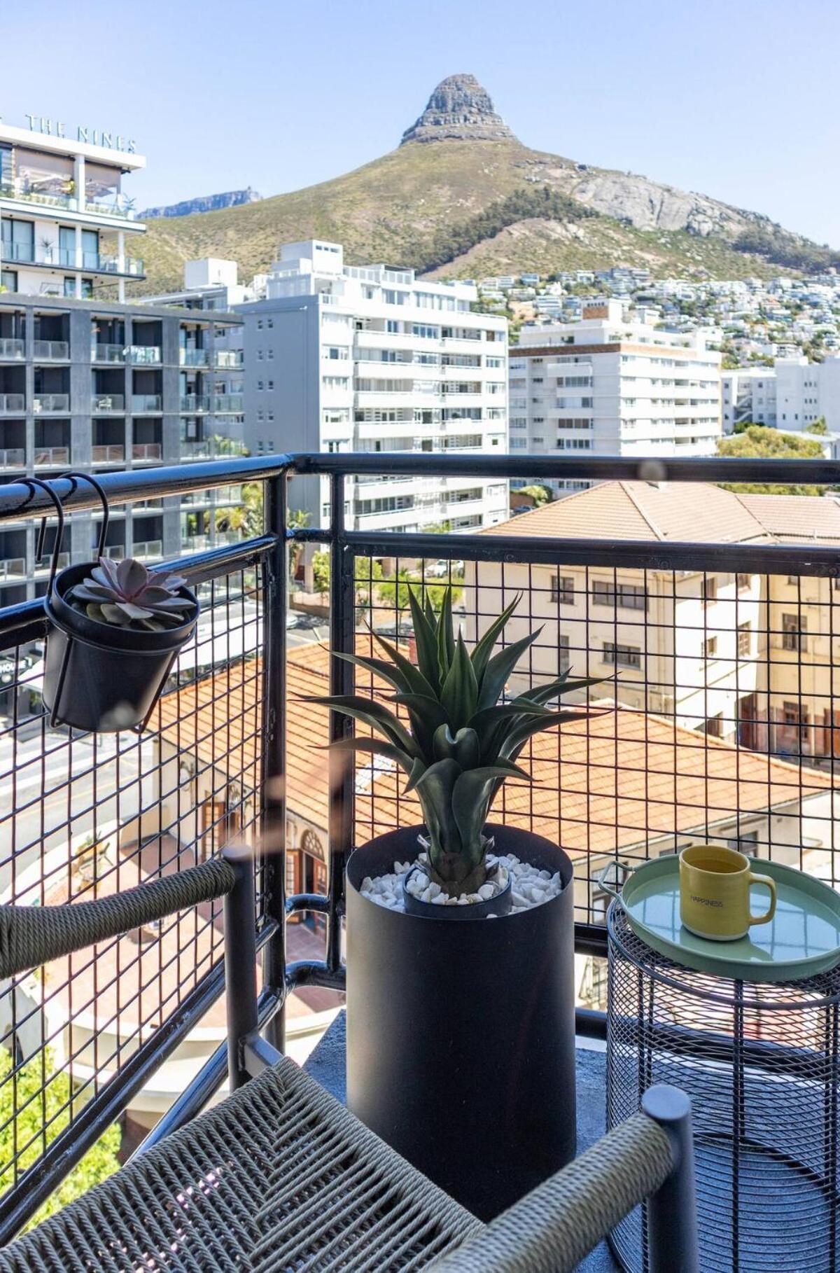 Elegant By The Sea * Cape Town