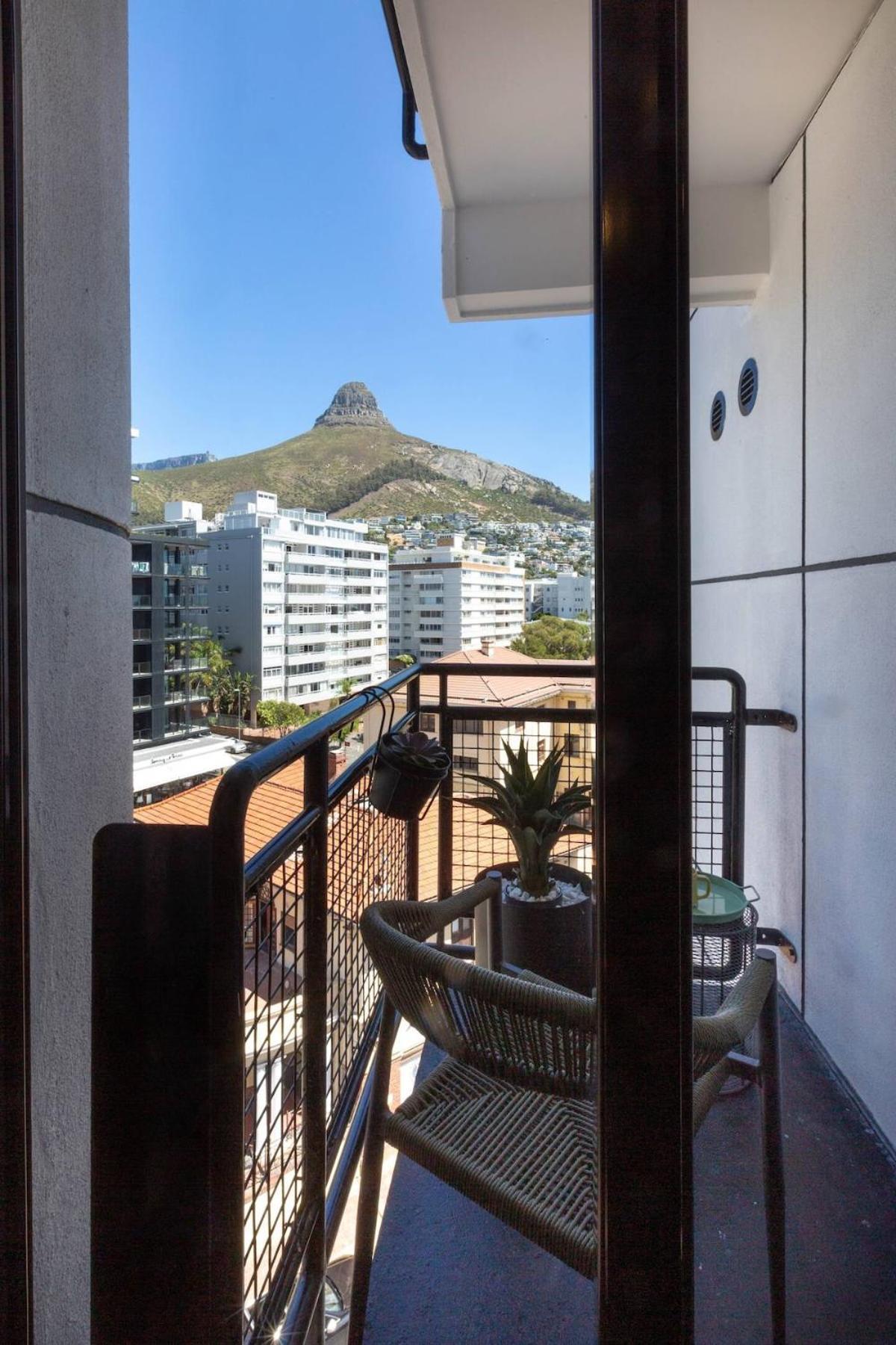 Apartment Elegant By The Sea